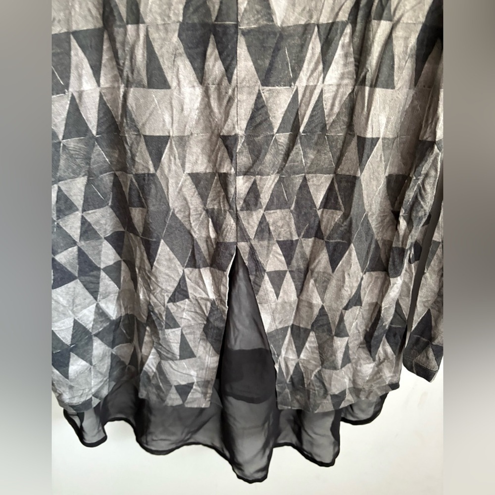Gray Geometric Women's Top - Picture 5 of 5